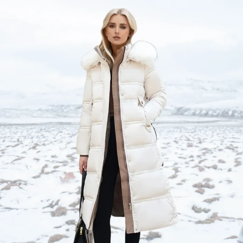 Lange Daunenjacke für Damen mit Kapuze und Kunstfellbesatz