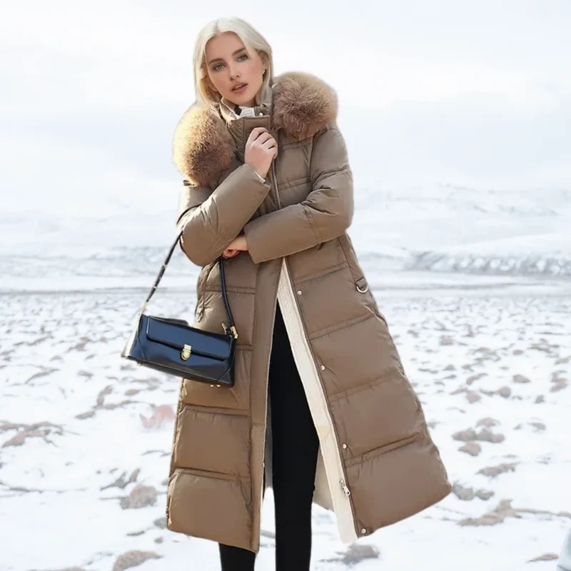 Lange Daunenjacke für Damen mit Kapuze und Kunstfellbesatz