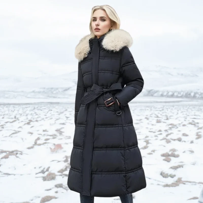 Lange Daunenjacke für Damen mit Kapuze und Kunstfellbesatz