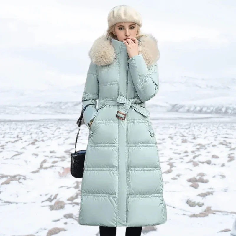 Lange Daunenjacke für Damen mit Kapuze und Kunstfellbesatz