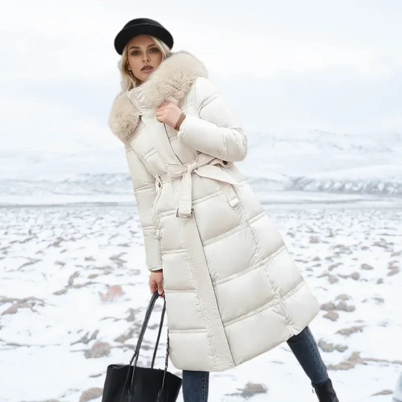 Lange Daunenjacke für Damen mit Kapuze und Kunstfellbesatz