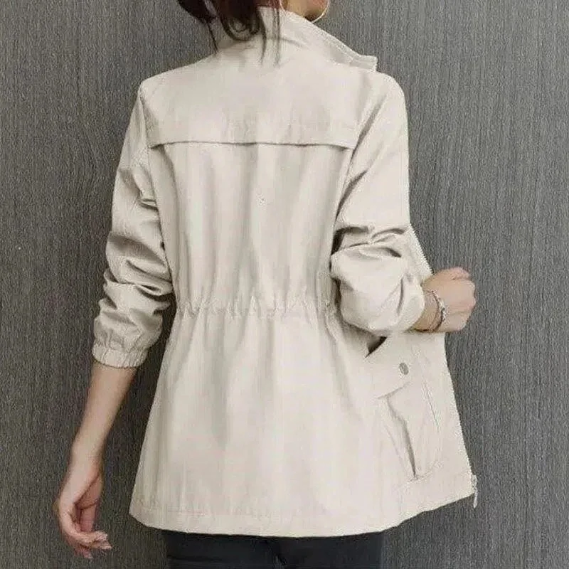 Damen Kurzjacke mit Reißverschluss und Pattentaschen