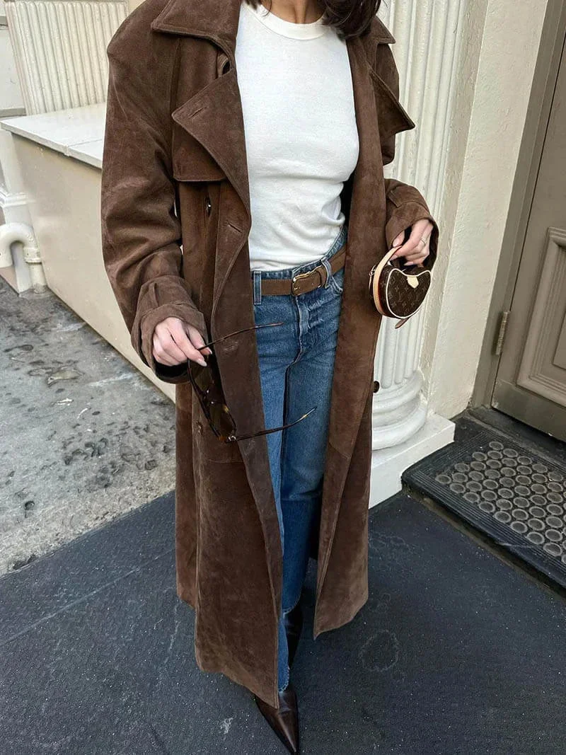 Damen brauner Wildleder Trenchcoat mit Gürtel und Revers