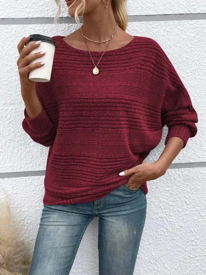 Damenpullover mit Streifen und weitem Rundhalsausschnitt