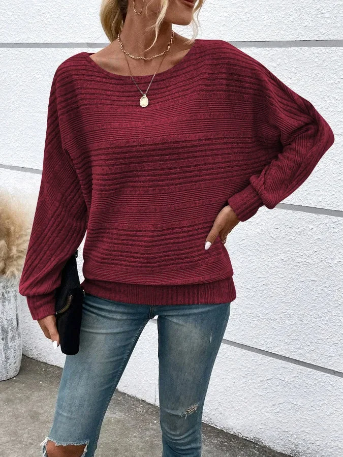 Damenpullover mit Streifen und weitem Rundhalsausschnitt