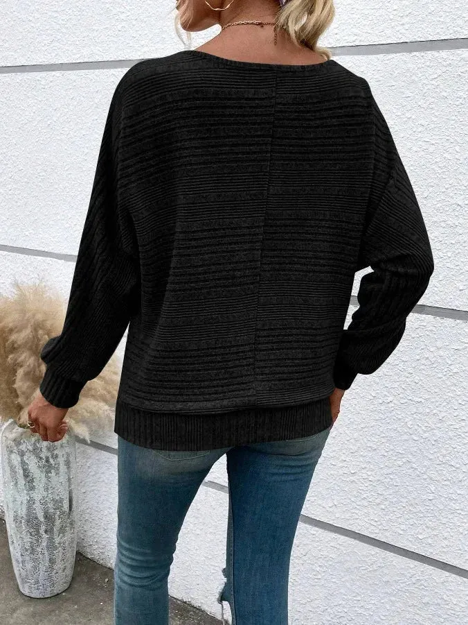 Damenpullover mit Streifen und weitem Rundhalsausschnitt