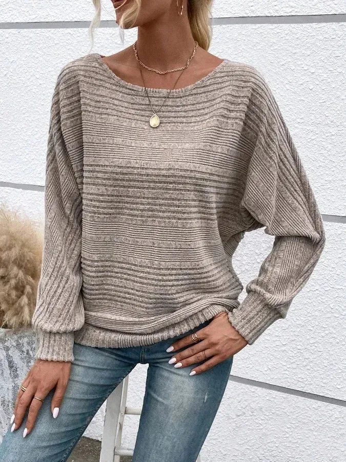 Damenpullover mit Streifen und weitem Rundhalsausschnitt