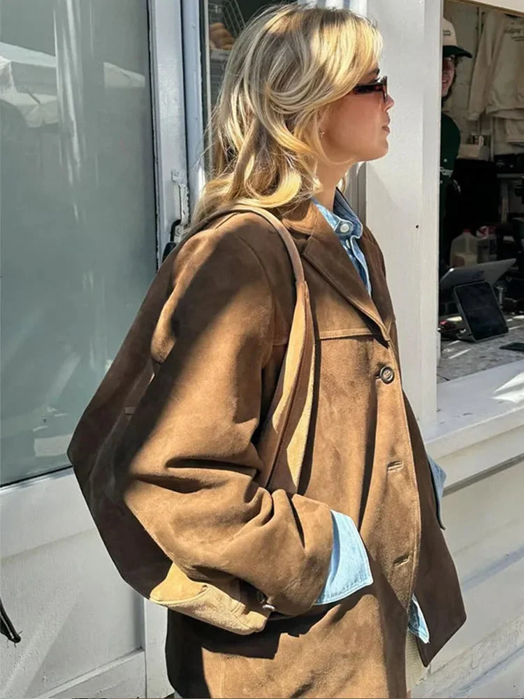Brauner Damenblazer aus Wildleder mit Knöpfen