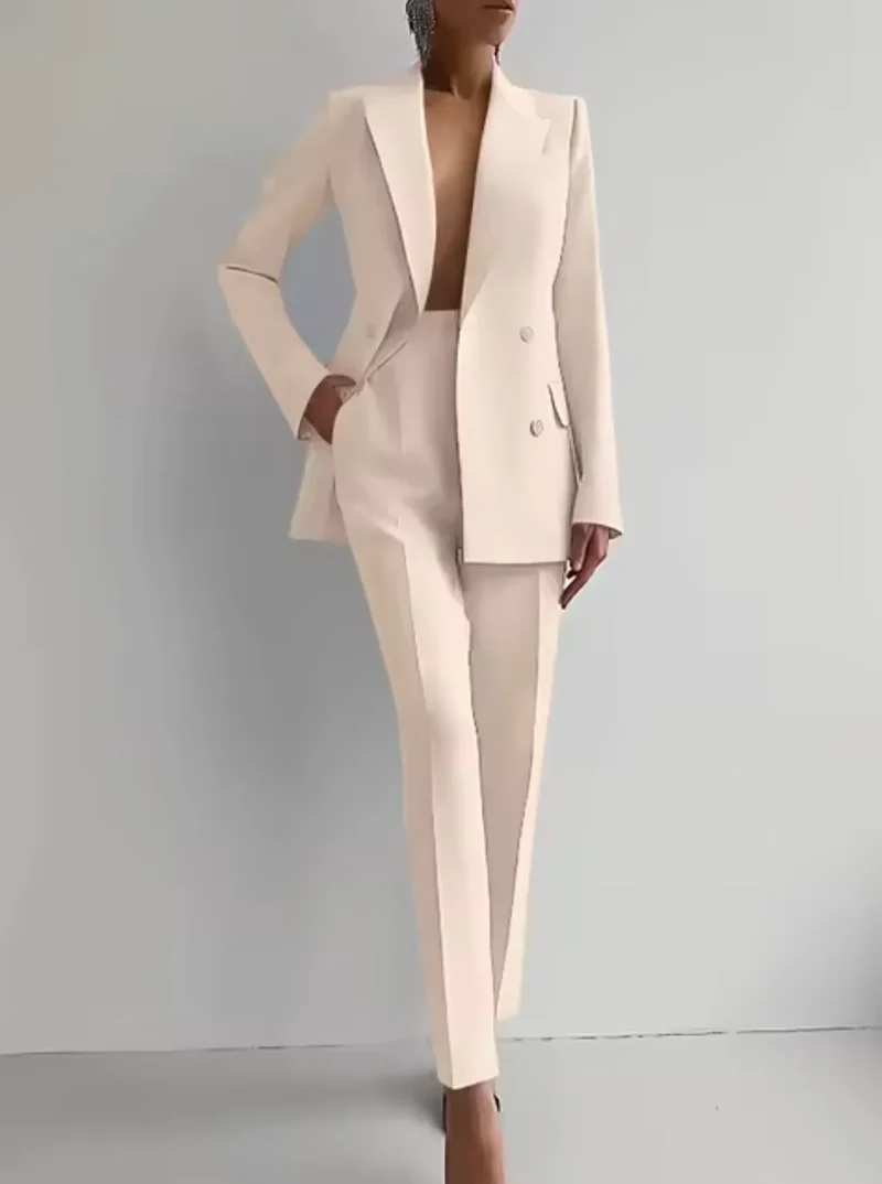 Eleganter zweiteiliger Damenanzug mit Blazer und Plisseehose