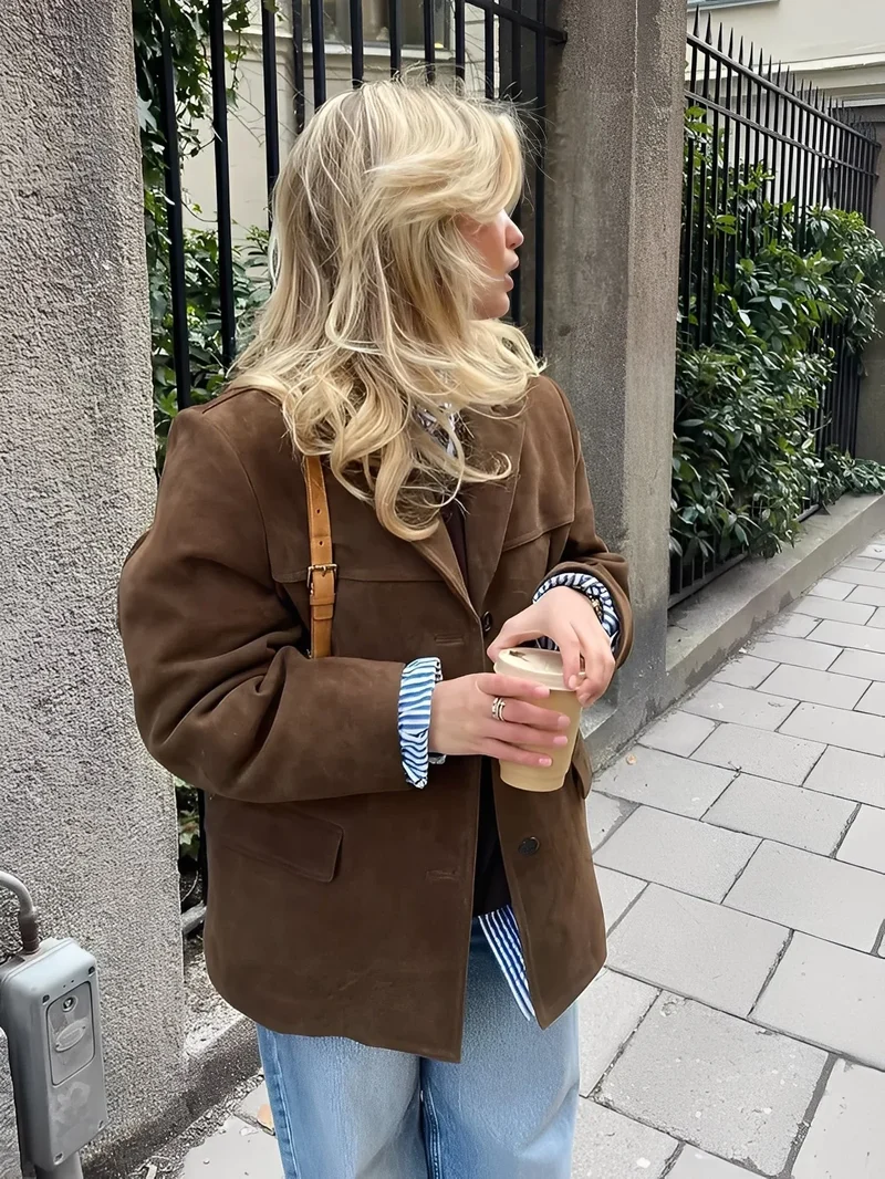 Braune Wildlederjacke für Damen mit Knopfleiste und Taschen