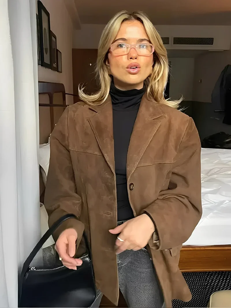 Braune Wildlederjacke für Damen mit Knopfleiste und Taschen