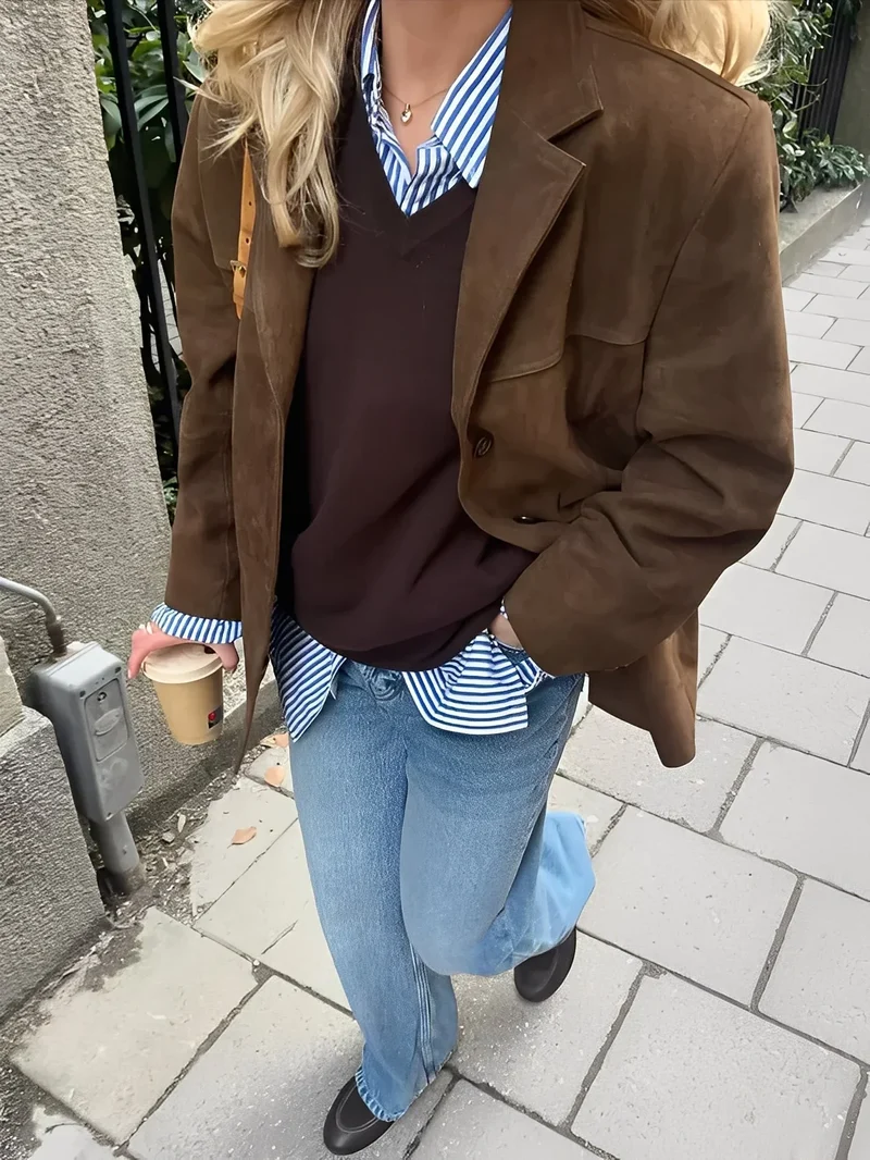 Braune Wildlederjacke für Damen mit Knopfleiste und Taschen