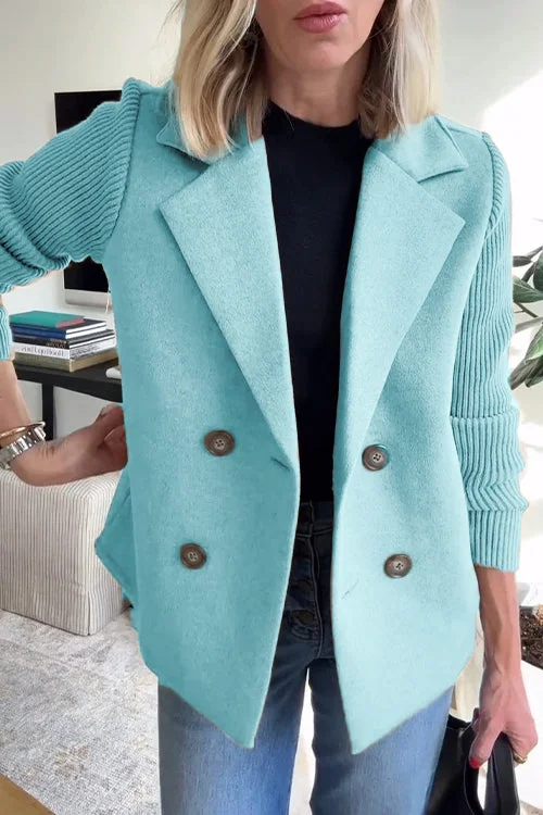 Damenblazer mit Strickärmeln und doppelter Knopfleiste