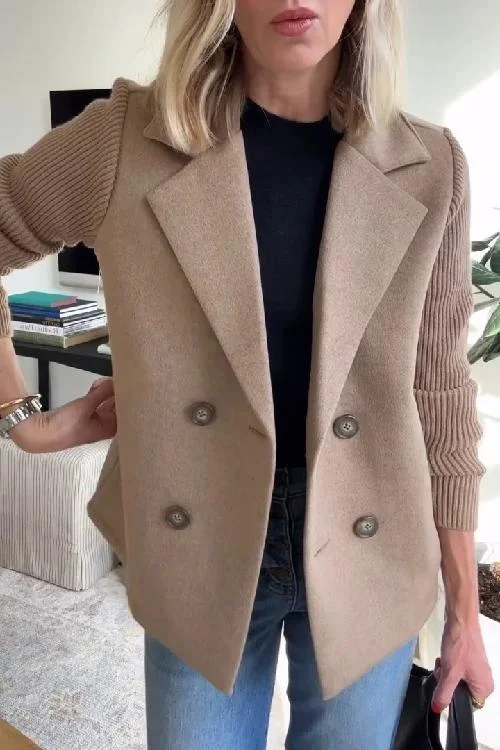 Damenblazer mit Strickärmeln und doppelter Knopfleiste