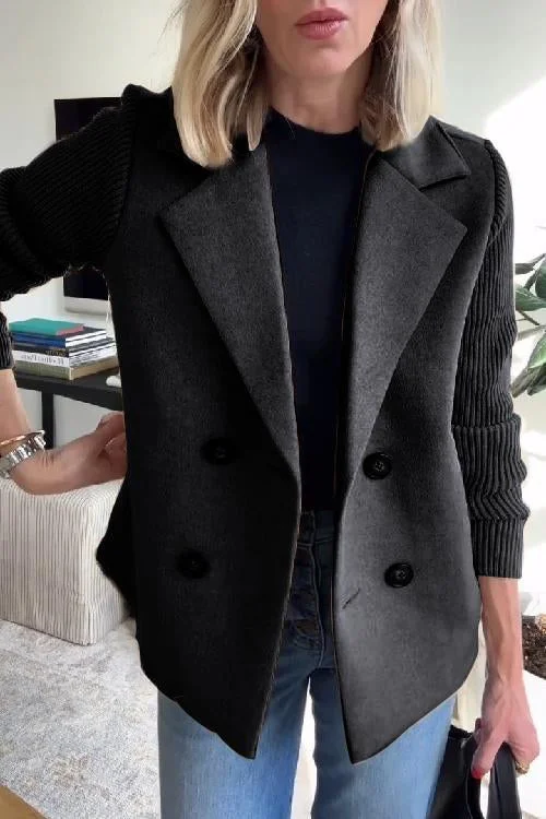 Damenblazer mit Strickärmeln und doppelter Knopfleiste