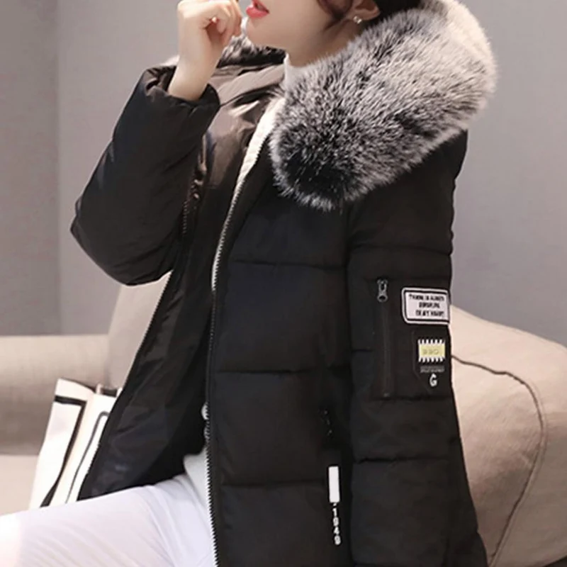 Taktische Pufferjacke mit Fellkapuze