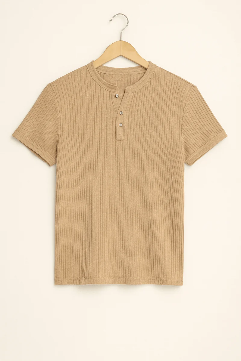 Geripptes Henley Kurzarmhemd