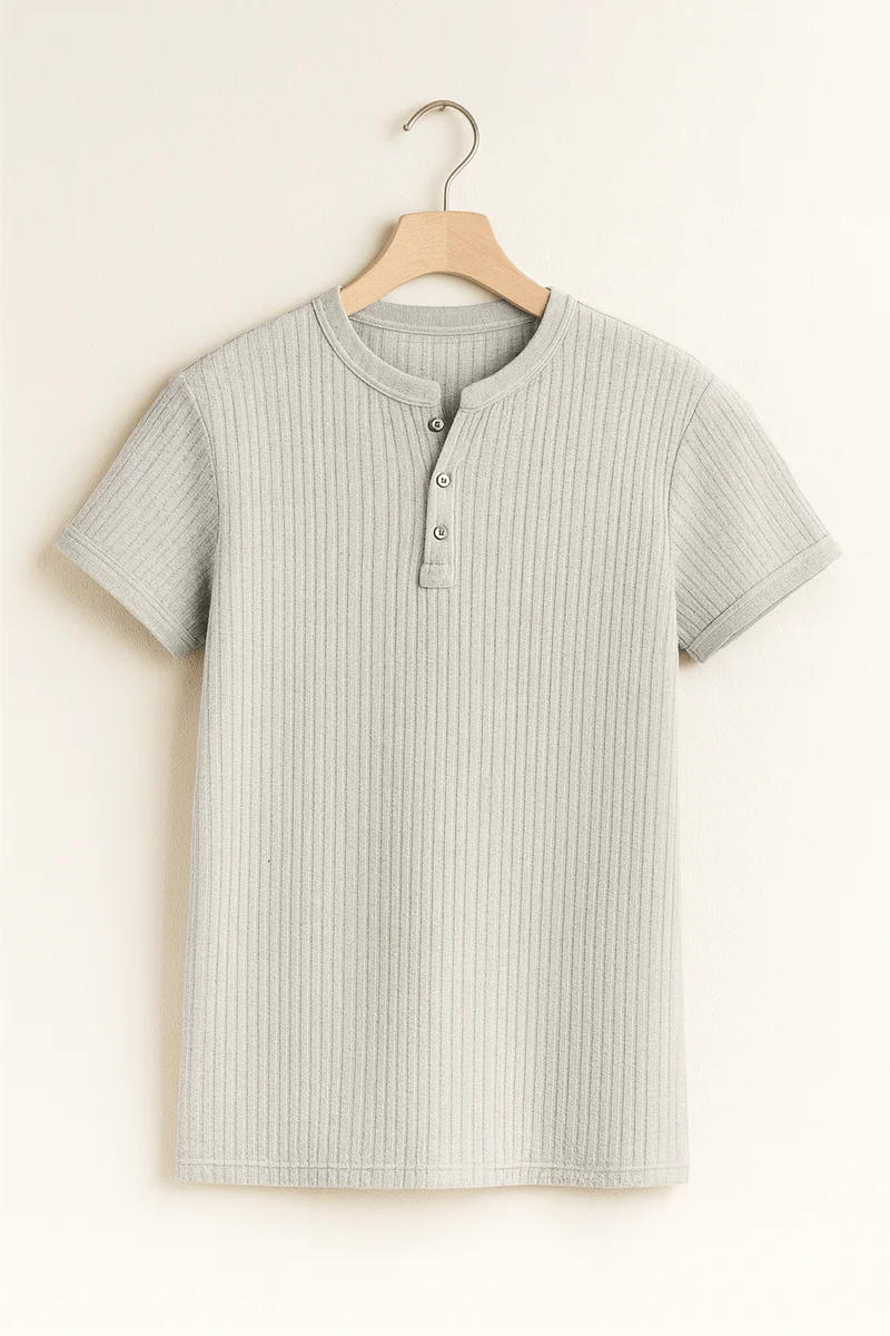 Geripptes Henley Kurzarmhemd