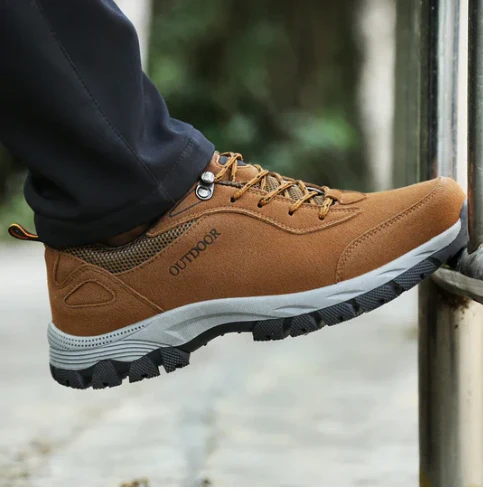 Robuste orthopädische Turnschuhe