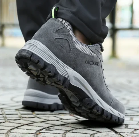 Robuste orthopädische Turnschuhe