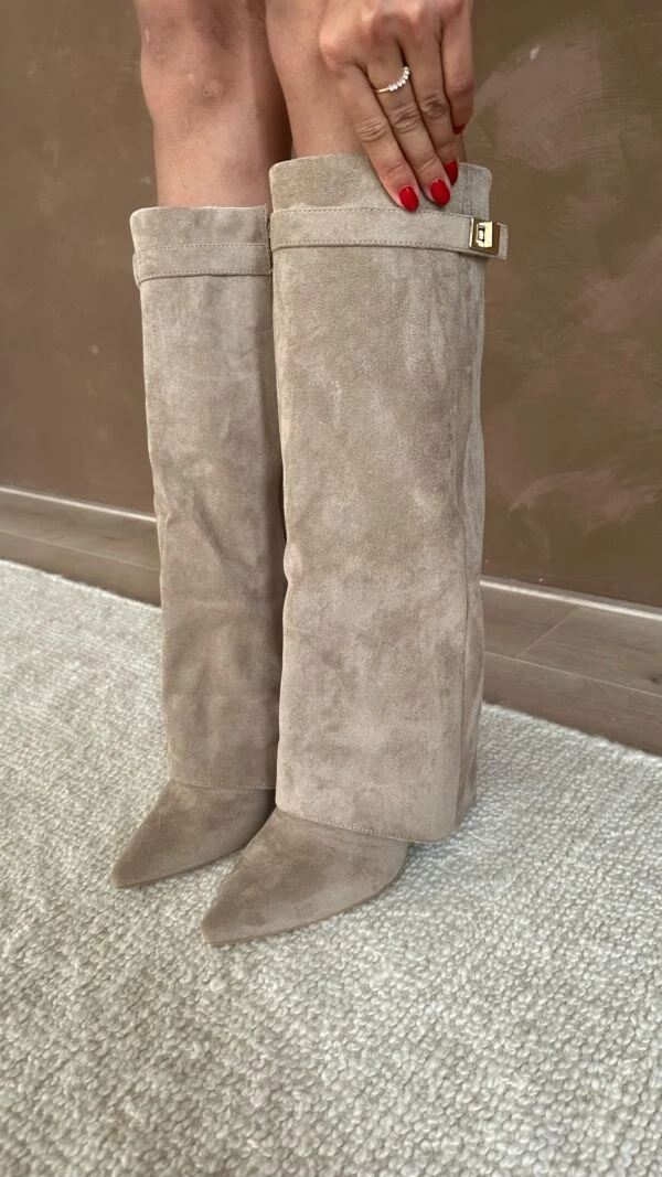 Moderne Reißverschlussstiefel