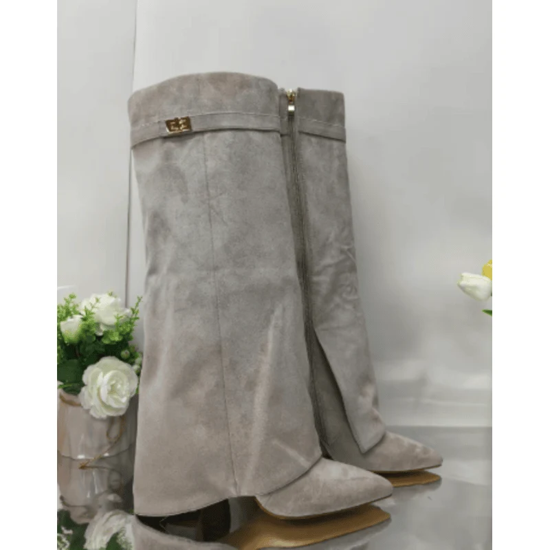 Moderne Reißverschlussstiefel