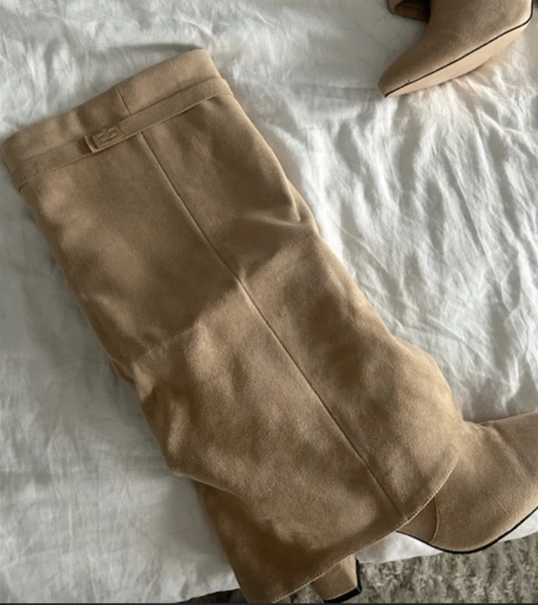 Moderne Reißverschlussstiefel