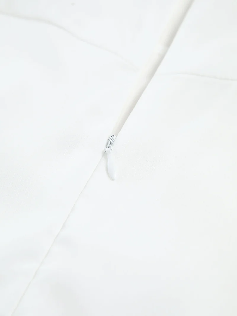 Zeitloses Quadratausschnittkleid
