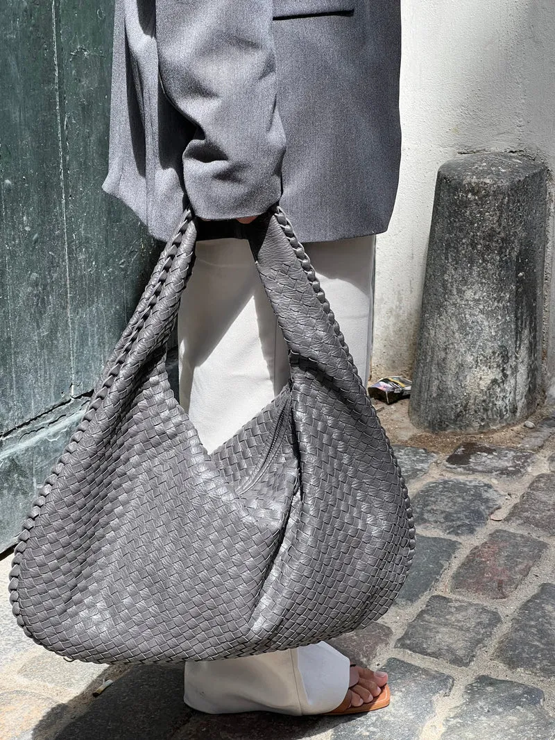 Trendige geflochtene Tasche