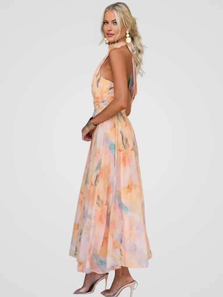 Fließendes Neckholderkleid