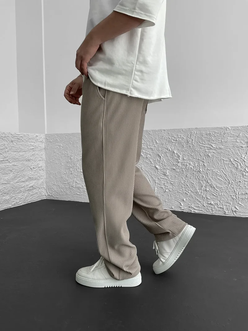Moderne gerippte Hose