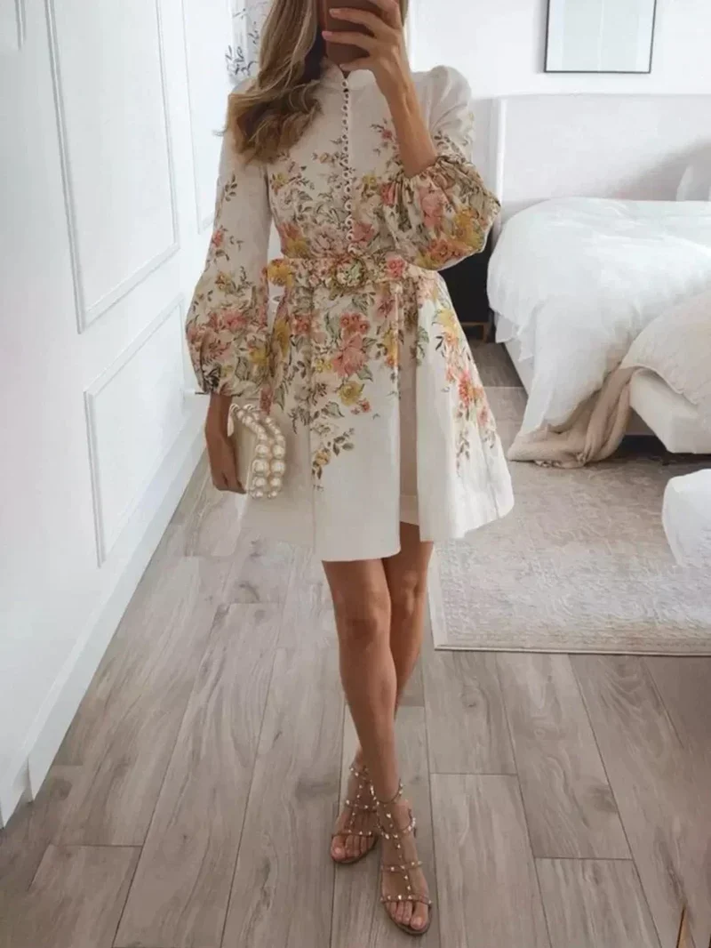 Stylisches Weißes Blumenkleid