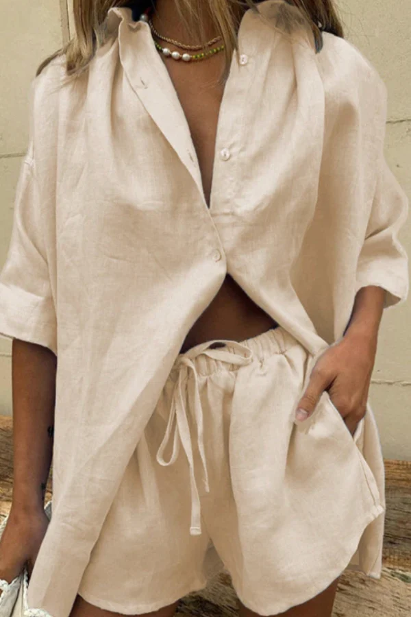 Zweiteiliges leichtes Blusen und Short Set