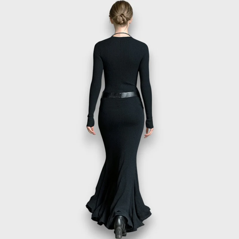 Selira – Figurbetontes Maxikleid mit V-Ausschnitt