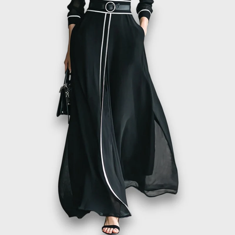 Elyra – Chiffon-Maxikleid mit hohem Kragen