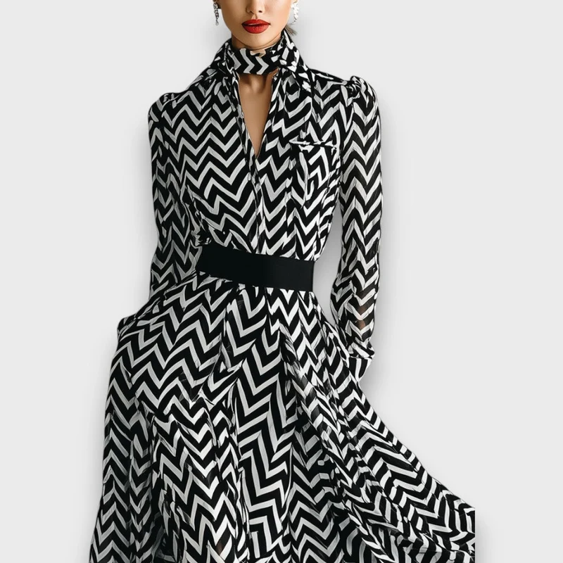 Zarielle – Maxi-Chiffonkleid mit Schwarz-Weiß-Muster