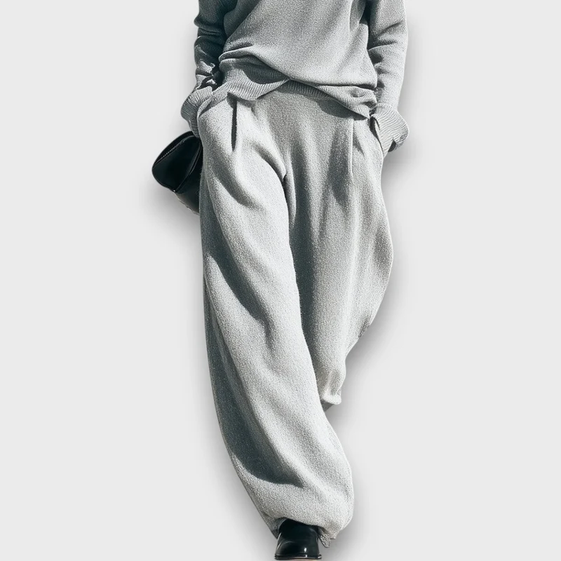 Narella – Modernes Strickset mit Cut-Out-Detail