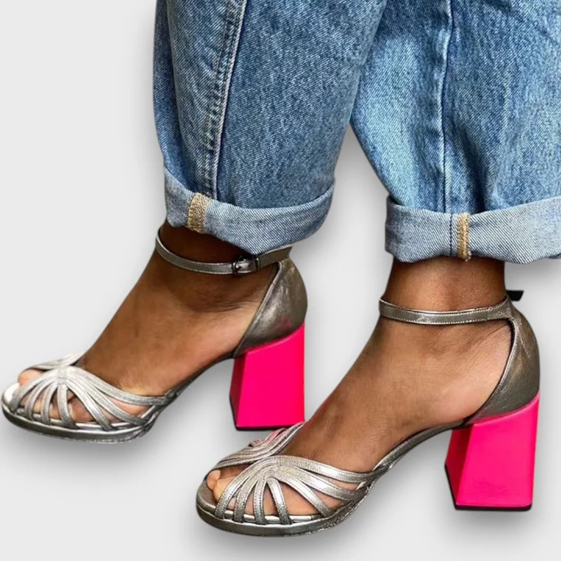Seraphina – Glänzende Sandalen mit Blockabsatz und eleganter Schnalle