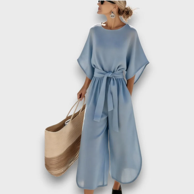 Avelina – Sommerlicher Jumpsuit mit Taillengürtel