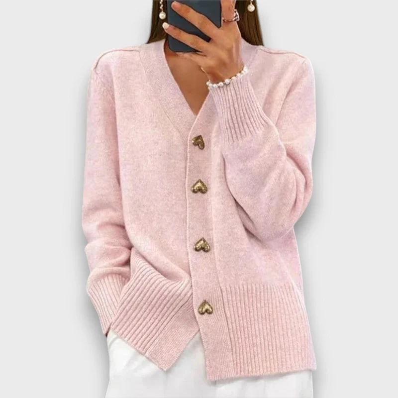 Heliora – Strickjacke mit Herzknöpfen