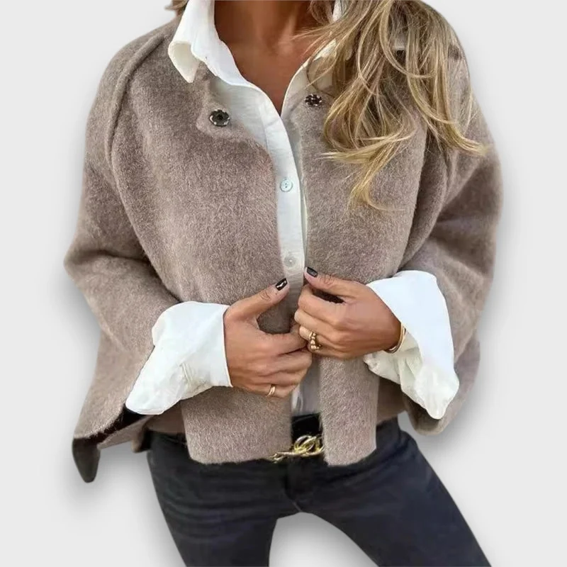 Lene – Kurzjacke mit Knopfdetail