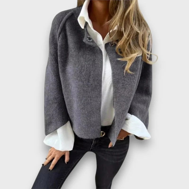 Lene – Kurzjacke mit Knopfdetail