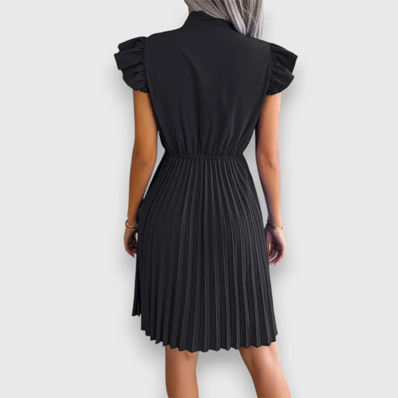 Nivara – Plissiertes Kleid mit femininer Note