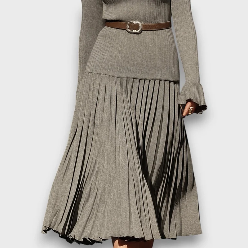 Sorelia – Plissiertes Midikleid mit Rollkragen