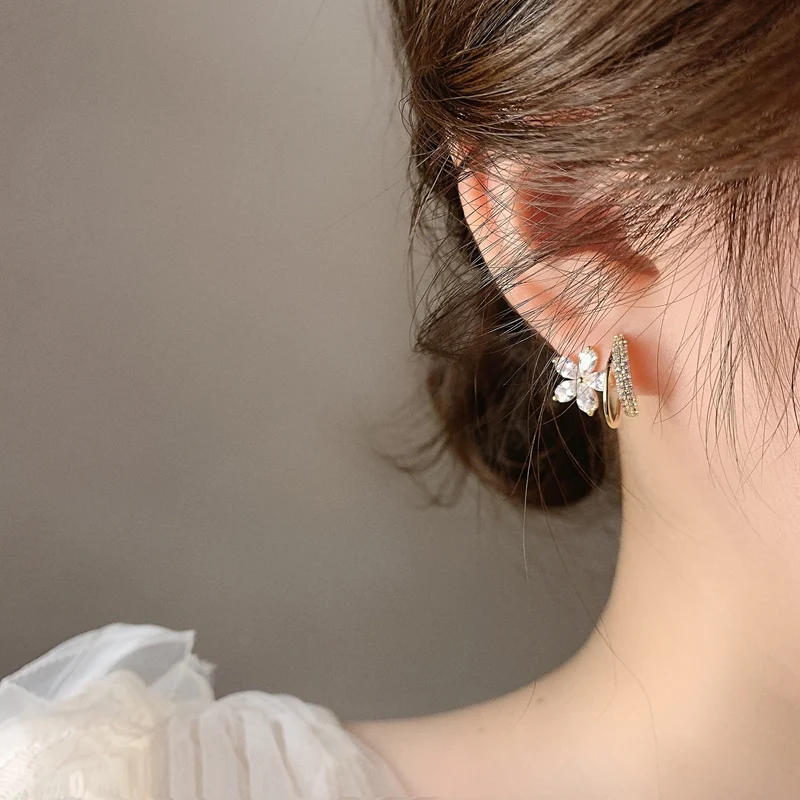 Florelle – Florale Ohrringe mit funkelndem Detail
