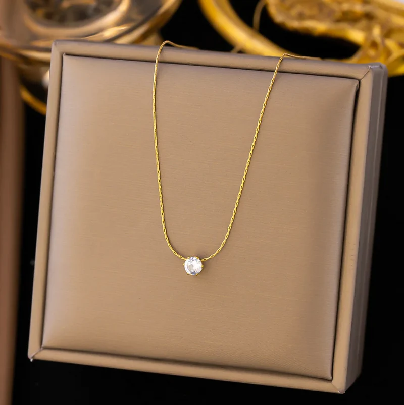 Ceraline – Schimmerndes Collier mit funkelndem Akzent