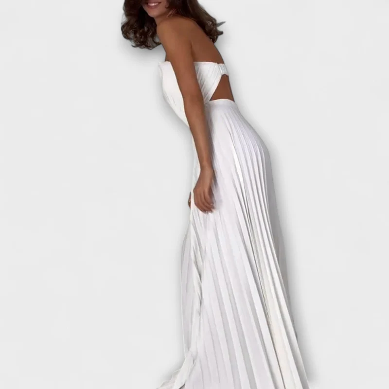 Elestia – Plissiertes Bandeaukleid mit skulpturaler Linie
