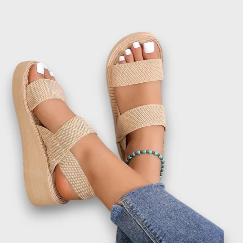 Aneira – Plateau-Sandalen mit schlichter Eleganz