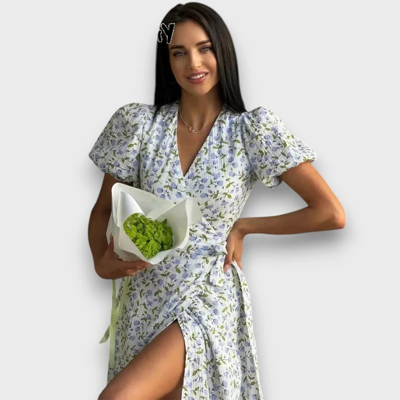 Elenya – Wickelkleid mit floraler Eleganz