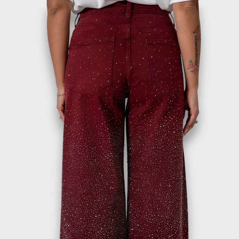 Marvie – Strassverzierte Wide-Leg Jeans in Bordeaux